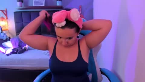 Snapshot of izaro_22 chatting on September 23, 2025, 2:36 am Iza online show from September 23, 2025, 2:36 am