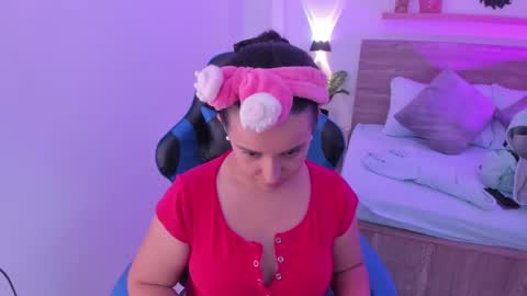 Snapshot of izaro_22 chatting on September 24, 2025, 2:26 am Iza online show from September 24, 2025, 2:26 am