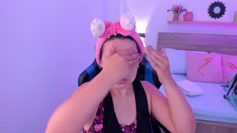 Snapshot of izaro_22 chatting on September 29, 2025, 12:54 pm Iza online show from September 29, 2025, 12:54 pm