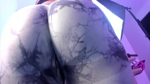 Snapshot of izaro_22 chatting on September 30, 2025, 2:00 pm Iza online show from September 30, 2025, 2:00 pm