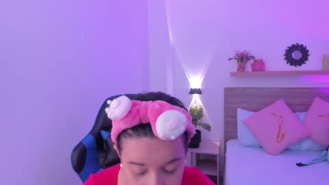 Snapshot of izaro_22 chatting on October 6, 2025, 12:46 pm Iza online show from October 6, 2025, 12:46 pm