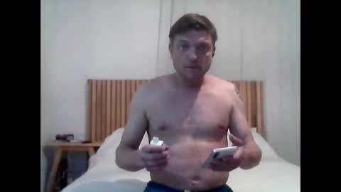 izealvaro online show from September 14, 2025, 3:38 am