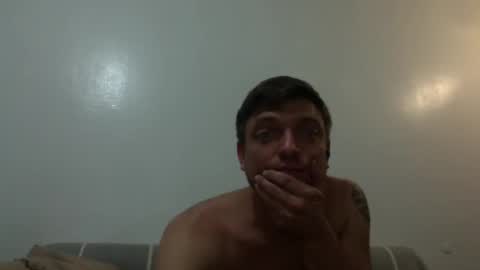 izealvaro online show from October 15, 2025, 8:03 am