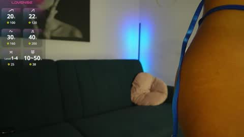 izy bellee online show from November 4, 2025, 10:42 pm