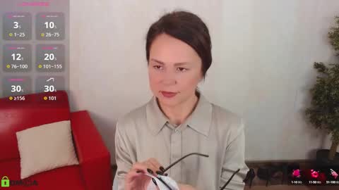 Queen of nylon  Victoria online show from September 10, 2025, 5:29 am