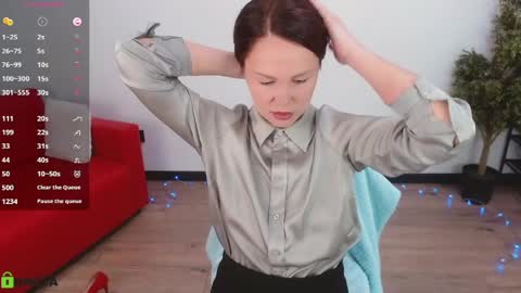 Queen of nylon  Victoria online show from May 4, 2026, 5:47 am