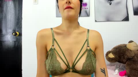 Izzy online show from December 2, 2024, 4:53 pm