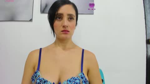 Izzy online show from December 4, 2024, 3:54 pm