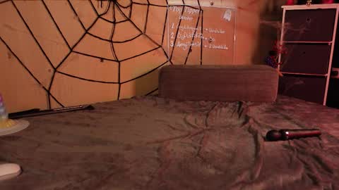 Snapshot of izzy_inked chatting on October 13, 2025, 11:10 am Izzy Inked online show from October 13, 2025, 11:10 am