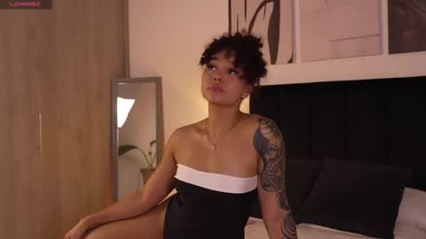 Snapshot of izzy_vega chatting on March 18, 2026, 1:53 am Izzy vega online show from March 18, 2026, 1:53 am