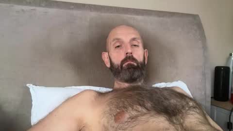 izzysboytoy1 online show from December 23, 2025, 10:46 am