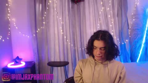 Snapshot of j_a_x_x_x_o_n chatting on December 3, 2024, 12:38 pm Hey im Jaxxxon check my info     online show from December 3, 2024, 12:38 pm