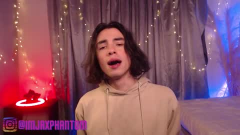 Snapshot of j_a_x_x_x_o_n chatting on February 18, 2025, 12:06 pm Hey im Jaxxxon check my info     online show from February 18, 2025, 12:06 pm