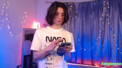 Snapshot of j_a_x_x_x_o_n chatting on October 9, 2025, 8:12 am Hey im Jaxxxon check my info     online show from October 9, 2025, 8:12 am