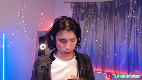 Snapshot of j_a_x_x_x_o_n chatting on October 21, 2025, 9:43 am Hey im Jaxxxon check my info     online show from October 21, 2025, 9:43 am