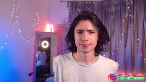 Snapshot of j_a_x_x_x_o_n chatting on October 25, 2025, 2:24 pm Hey im Jaxxxon check my info     online show from October 25, 2025, 2:24 pm