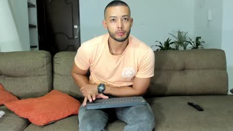 Snapshot of j_calix chatting on December 30, 2024, 1:15 am Calix Independient model Insta and twt Calixsnake online show from December 30, 2024, 1:15 am