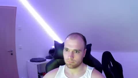 here4y online show from February 10, 2026, 8:02 pm