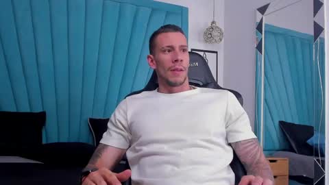 Snapshot of j_king__ chatting on February 28, 2026, 1:45 pm J King online show from February 28, 2026, 1:45 pm