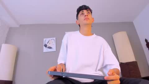 j_martony online show from September 23, 2025, 12:19 pm