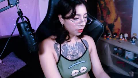 jade 18  online show from November 24, 2025, 4:45 am