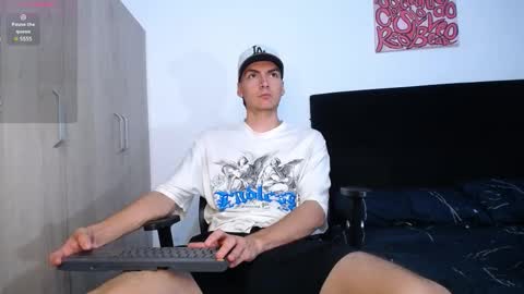 INDEPENDENT MODEL online show from February 18, 2025, 2:27 am