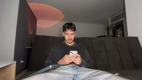 INDEPENDENT MODEL online show from November 26, 2025, 3:51 am