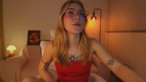 Linda Sofia help me get to 100 thumbs up online show from October 12, 2025, 5:06 am