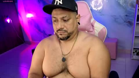 daddy sir master bear online show from May 3, 2026, 2:39 am