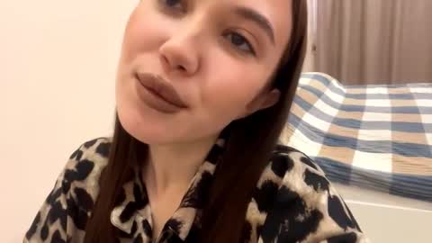 Lina online show from February 8, 2026, 9:13 am