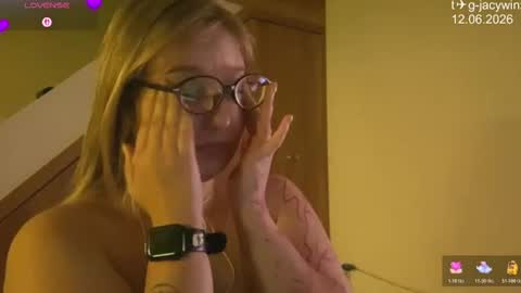 jacywinslat online show from June 12, 2026, 8:19 pm