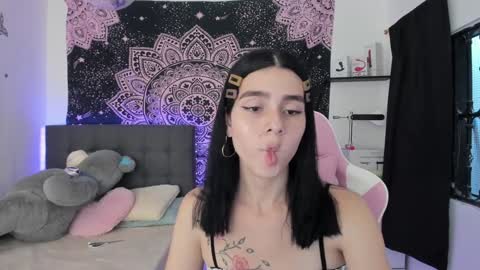 Snapshot of jade__weed chatting on December 29, 2024, 9:41 pm online show from December 29, 2024, 9:41 pm