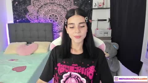 Snapshot of jade__weed chatting on January 7, 2025, 8:03 am online show from January 7, 2025, 8:03 am
