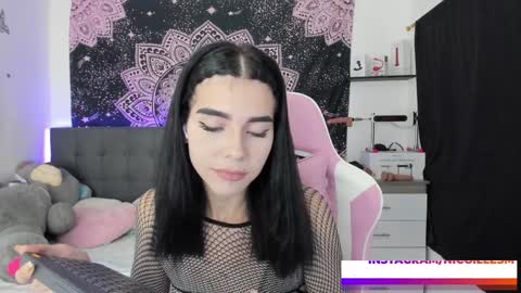 Snapshot of jade__weed chatting on January 22, 2025, 10:59 pm online show from January 22, 2025, 10:59 pm