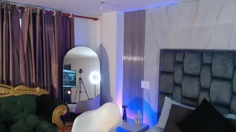 Snapshot of jade_fg chatting on October 1, 2025, 12:11 pm Sara online show from October 1, 2025, 12:11 pm