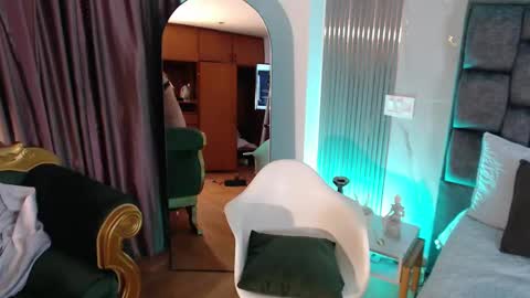 Snapshot of jade_fg chatting on October 3, 2025, 12:02 pm Sara online show from October 3, 2025, 12:02 pm
