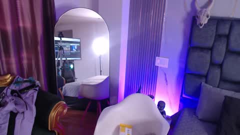 Snapshot of jade_fg chatting on October 11, 2025, 12:15 pm Sara online show from October 11, 2025, 12:15 pm