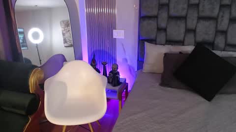 Snapshot of jade_fg chatting on October 14, 2025, 12:17 pm Sara online show from October 14, 2025, 12:17 pm