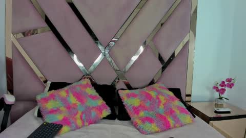 jade_ht online show from April 16, 2026, 12:39 pm