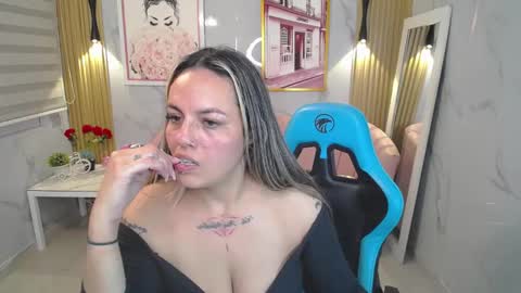 Jade  online show from September 20, 2025, 3:51 am