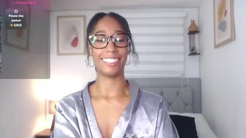 Jade smile online show from January 27, 2025, 2:46 pm