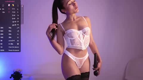 Jade Paris online show from November 2, 2025, 6:10 pm