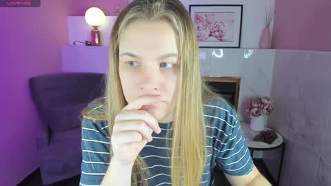 Jade online show from January 11, 2025, 1:32 pm