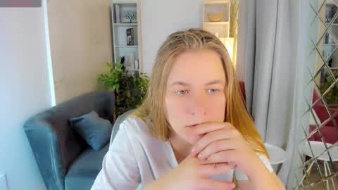 Jade online show from September 13, 2025, 9:36 pm