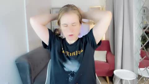 Jade online show from November 1, 2025, 1:35 pm