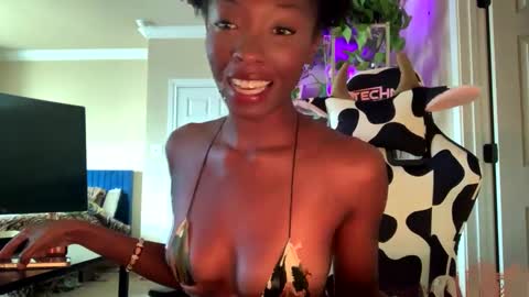 Snapshot of jade_temptress chatting on September 17, 2025, 1:35 pm Jade Temptress online show from September 17, 2025, 1:35 pm