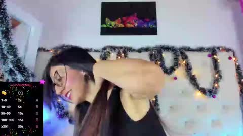 jade white  online show from December 11, 2024, 12:44 pm