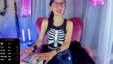 jade white  online show from December 14, 2024, 12:23 pm