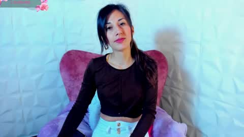 jade white  online show from January 21, 2025, 1:11 pm