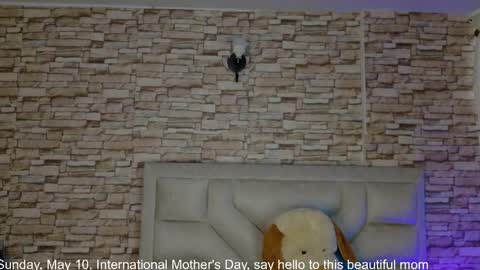 jade white  online show from May 8, 2026, 1:49 pm